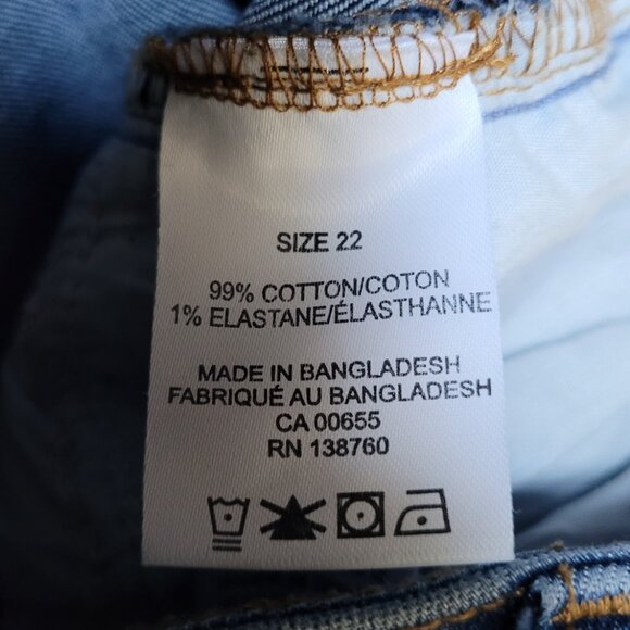 22 | DC | Cropped Jean Shorts - Picture 4 of 5